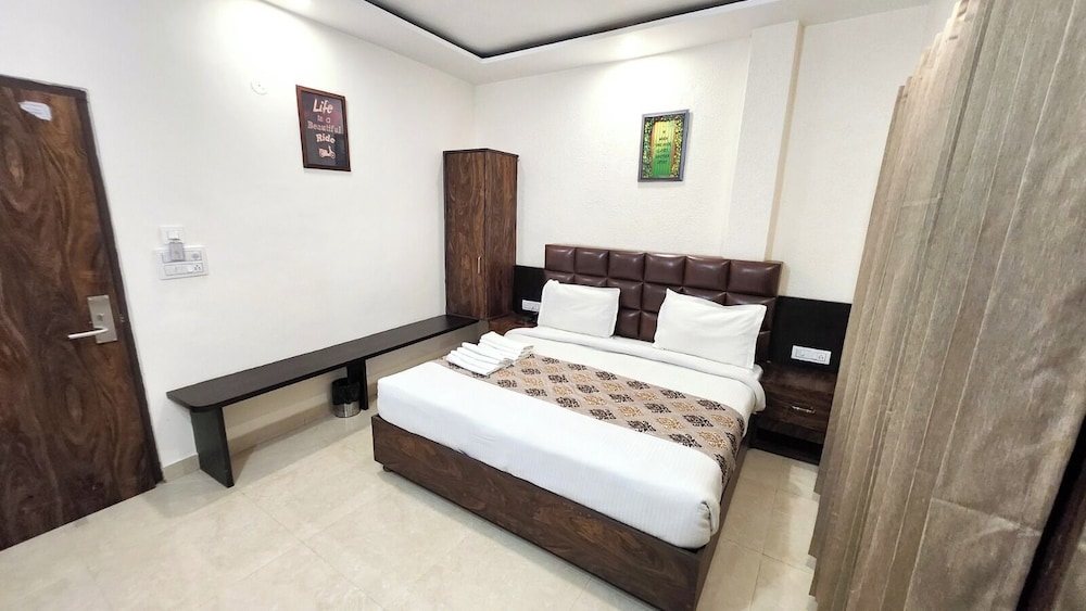 HOTEL KRISHNAS 36/59