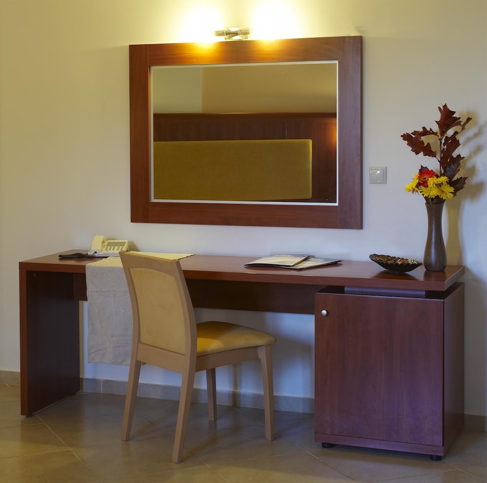 Parnis Palace Hotel Suites 7/25