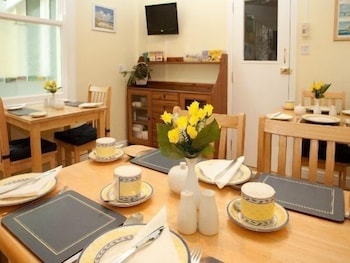 The Meltham Guest House 25/29