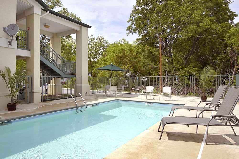 Super 8 by Wyndham Ft. Oglethorpe GA/Chatt TN Area 1/16