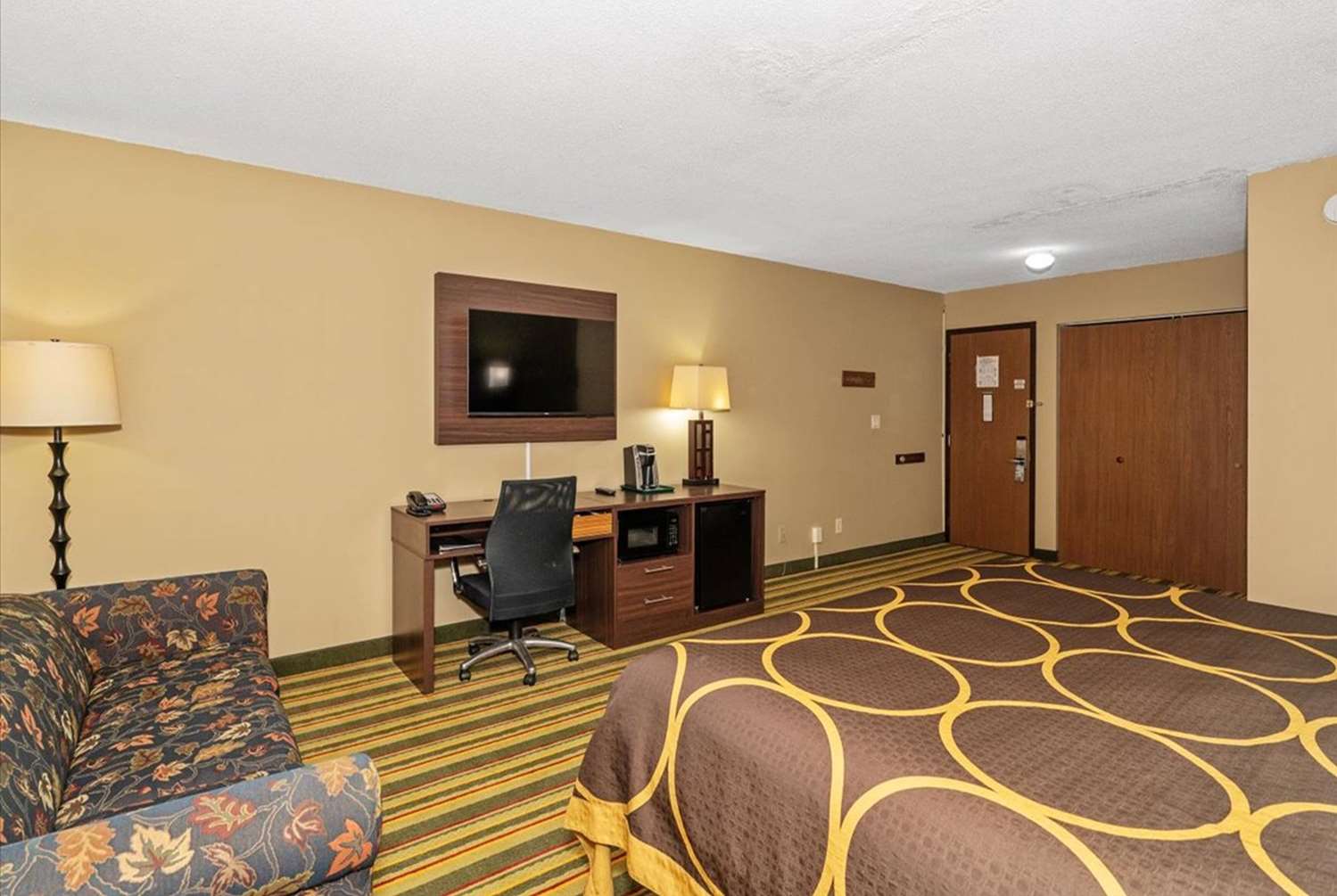 Super 8 by Wyndham Superior WI 16/25