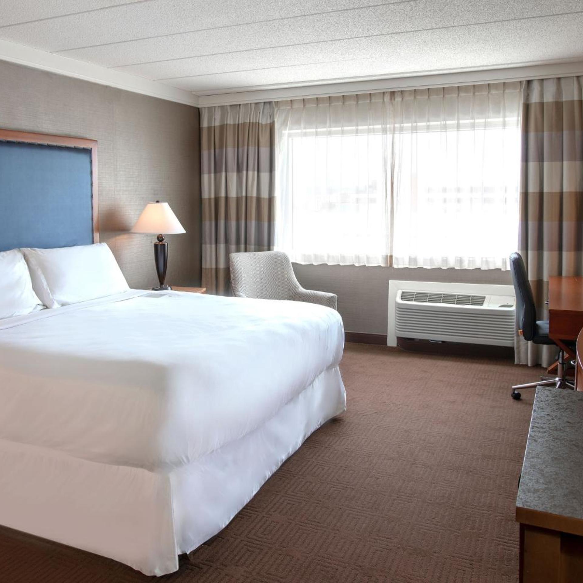 غرفة بسرير كينج، Sheraton Niagara Falls New York 4/16