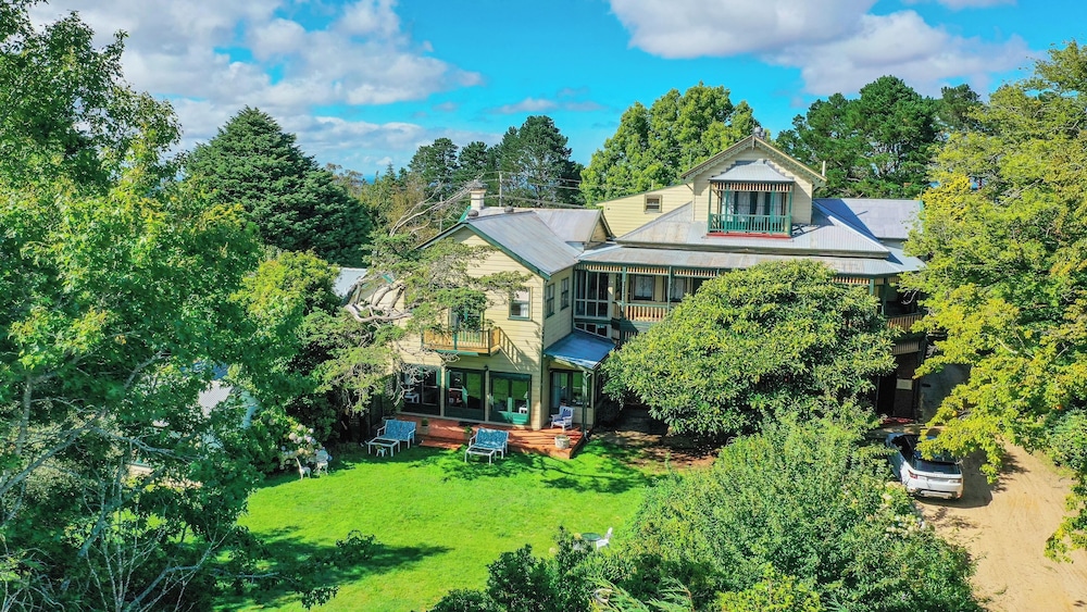 LEURA HOUSE 57/65