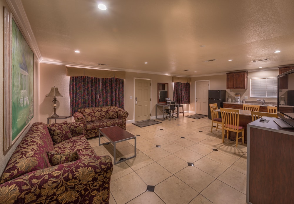 Edgewater Inn Reedley 25/31