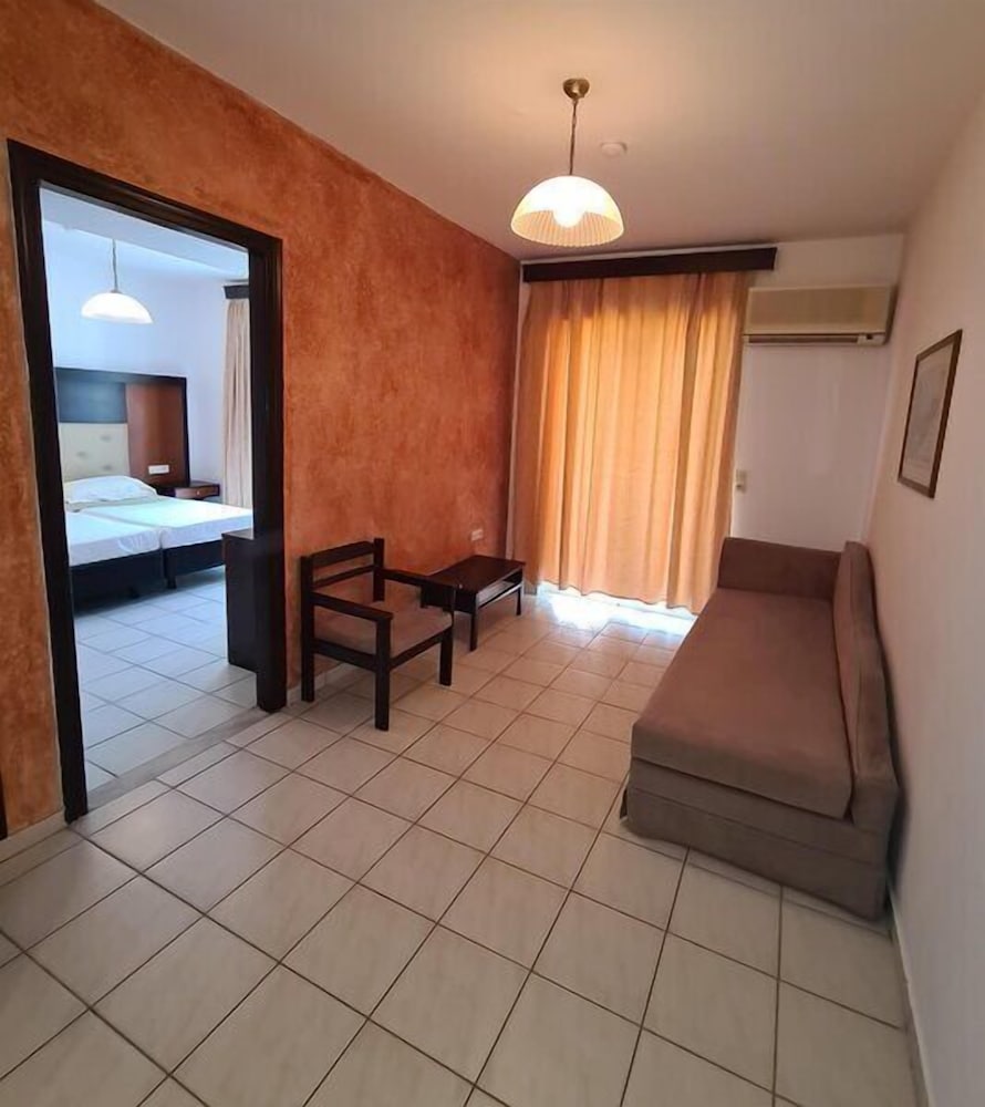 Corali Hotel 9/63