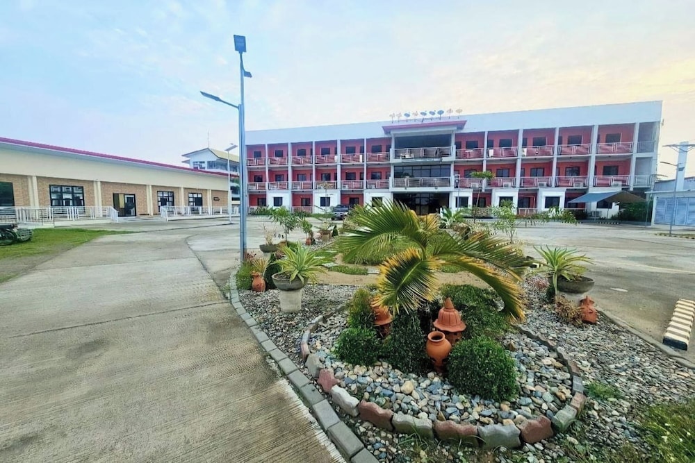 EC Hotel near Laoag Airport by ZUZU in LAOAG