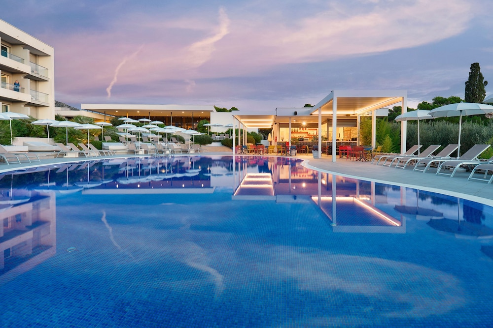 Pharos, Hvar Bayhill Hotel 10/76