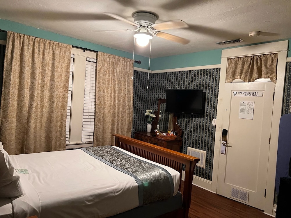 Americas Best Value Inn & Suites Royal Carriage 25/41
