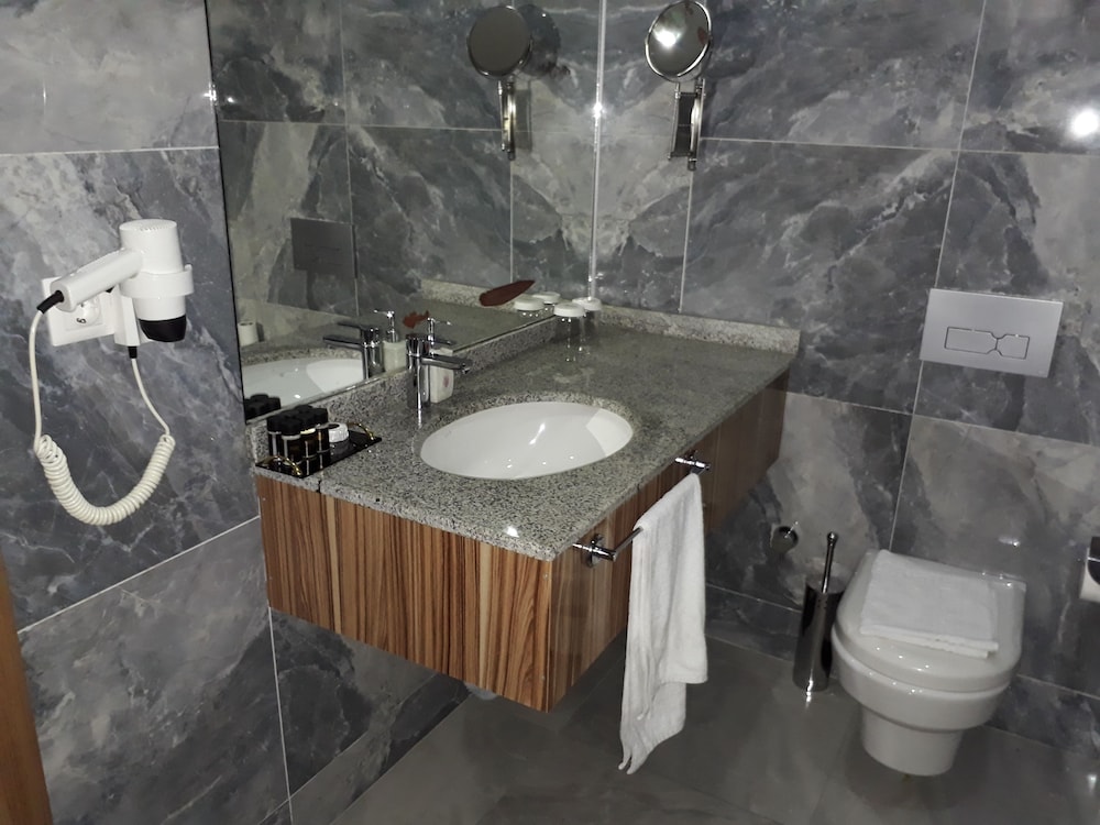 Tehran Boutique Hotel 42/48