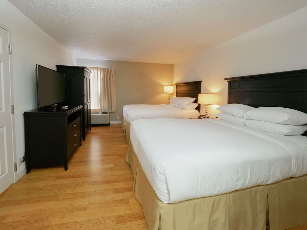 Doubletree By Hilton Buffalo Amherst 30/64