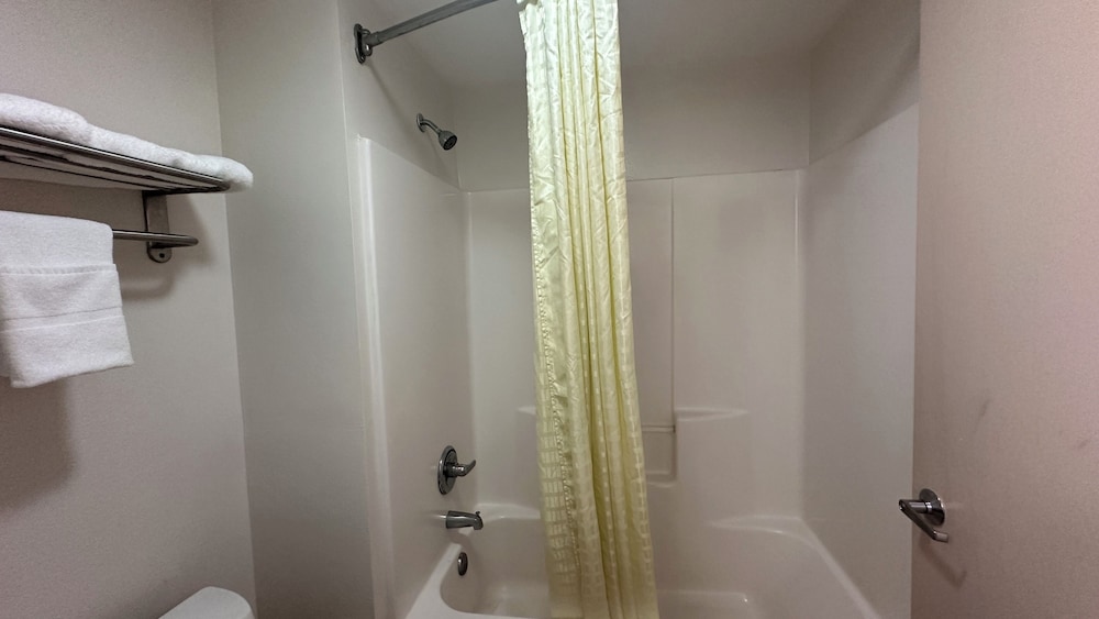 Carom Inn a Travelodge by Wyndham Denham Springs/Baton Rouge 32/33