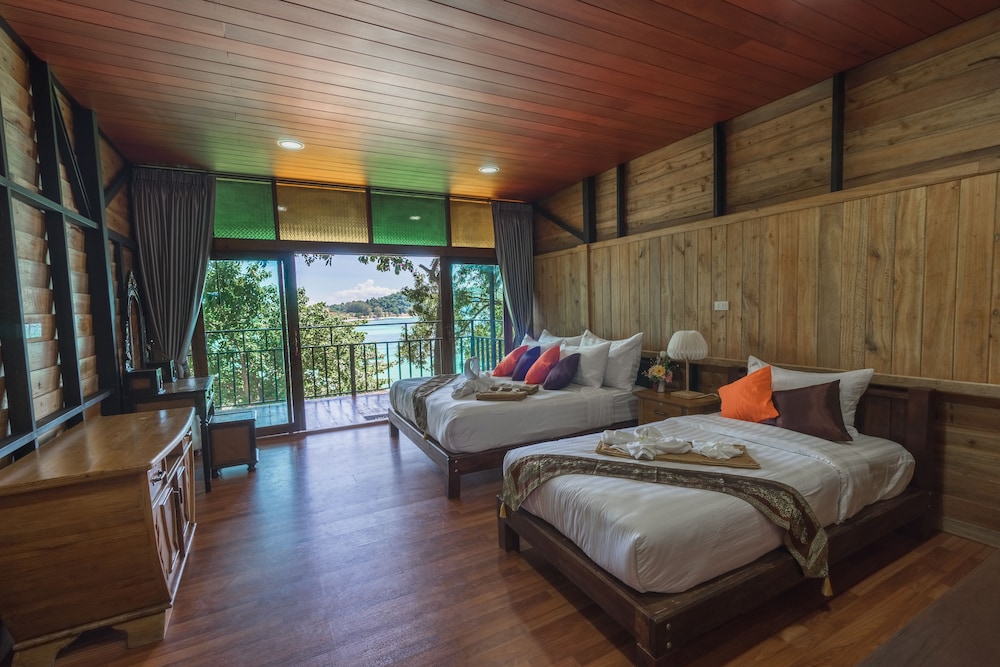 Chareena Hill Beach Resort 35/70