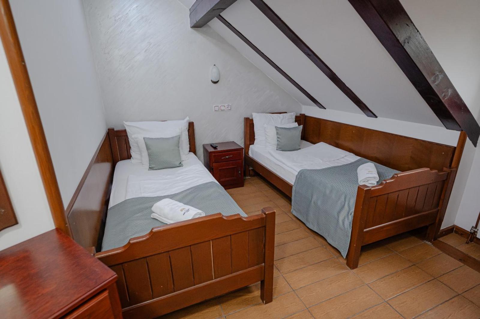 Room, Double or Twin Bed