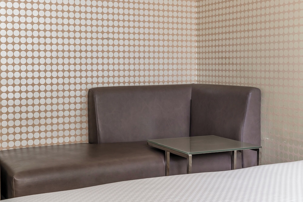 CHECK inn Express Kaohsiung Love River 44/66
