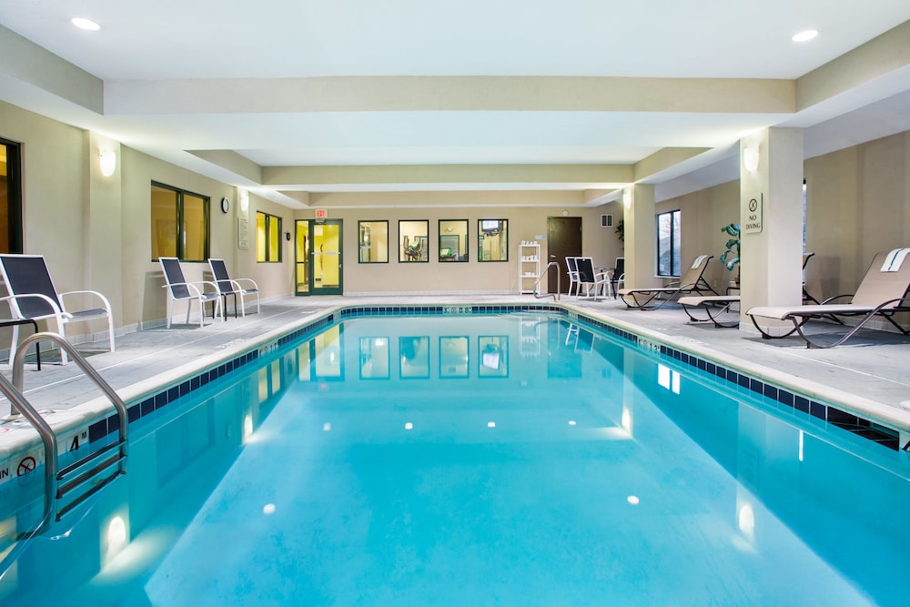 Holiday Inn Express Hotel Suites Tell City 40/62
