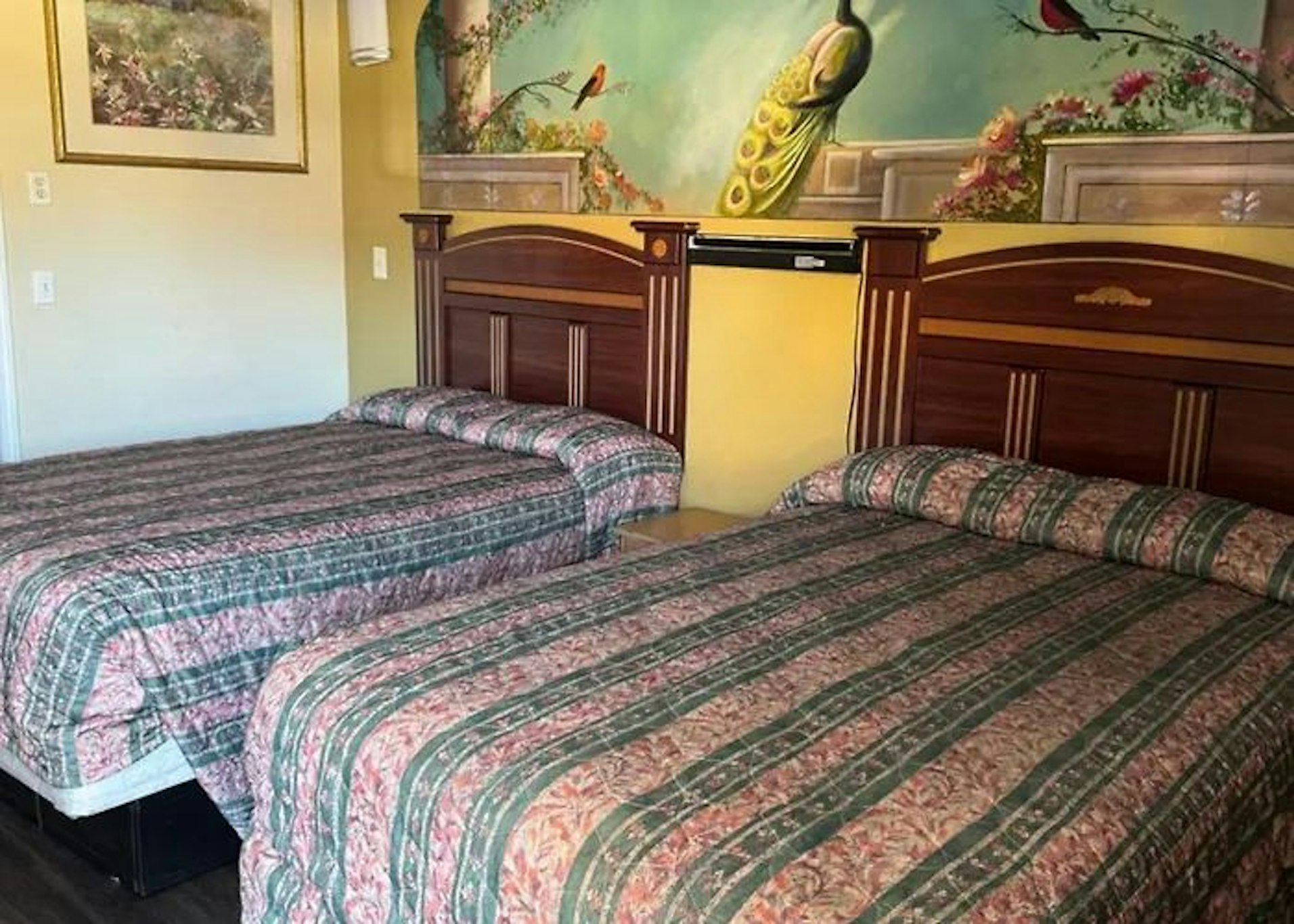 غرفة بسريرين كوين للمدخنين، Robinhood Motel Anaheim West 2/5