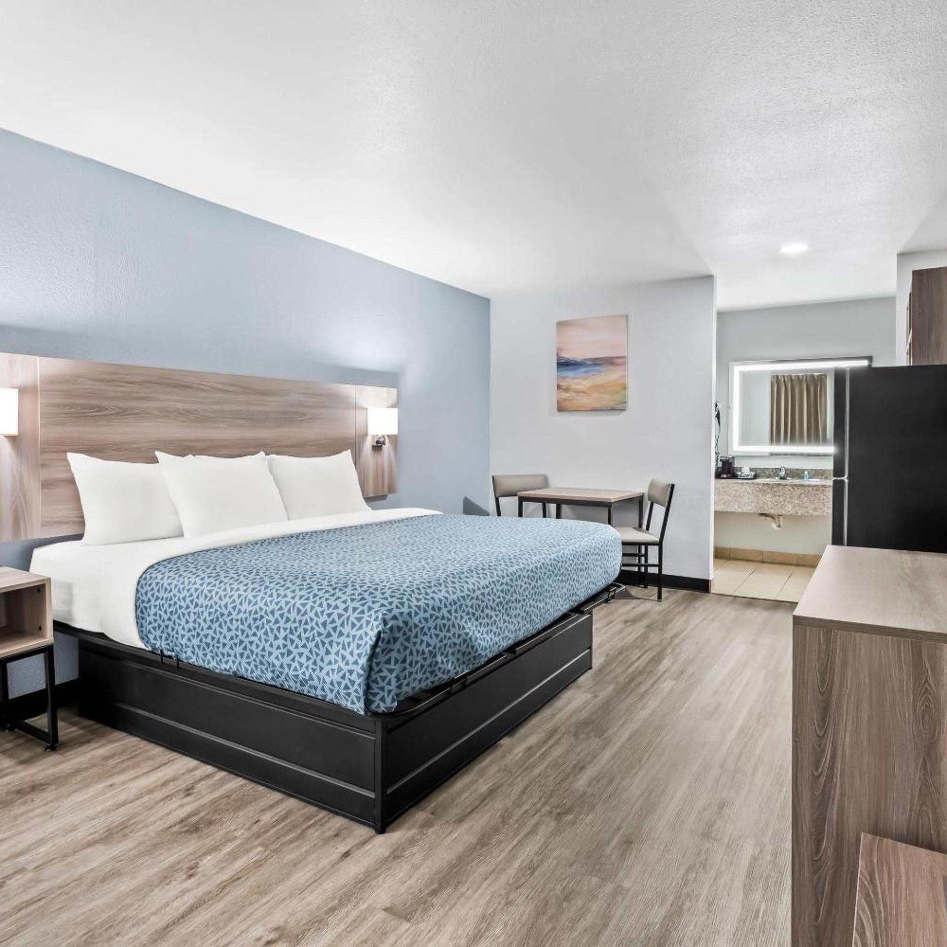 Efficiency, King Bed