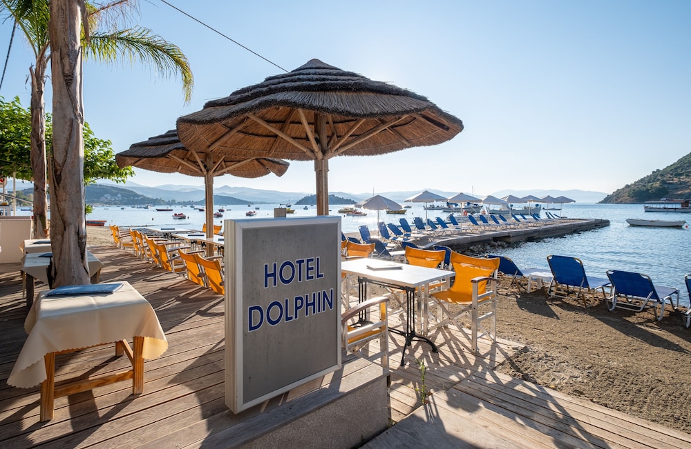 Dolphin Hotel 49/56
