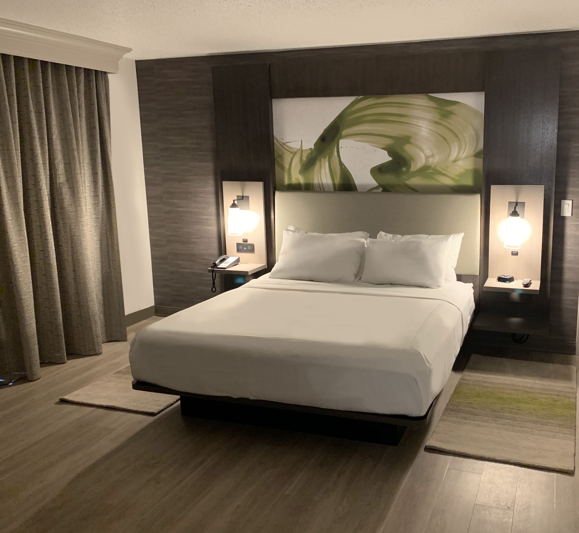 ROOM, KING BED