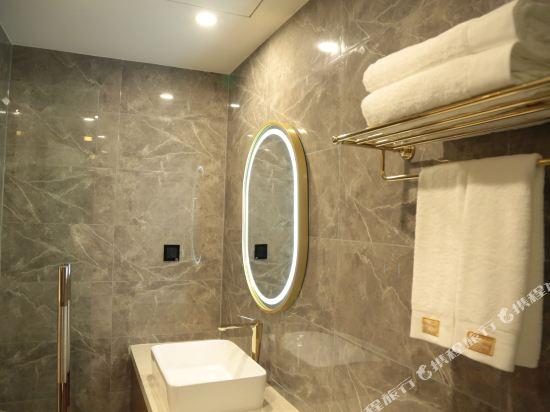 Chonpines Hotel (Beijing Wangfujing Nanluoguxiang Store) 31/33