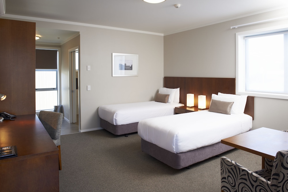 Argent Motor Lodge 9/32
