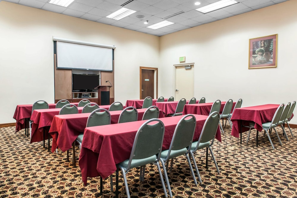 Clarion Inn & Suites Indianapolis Northwest 44/55