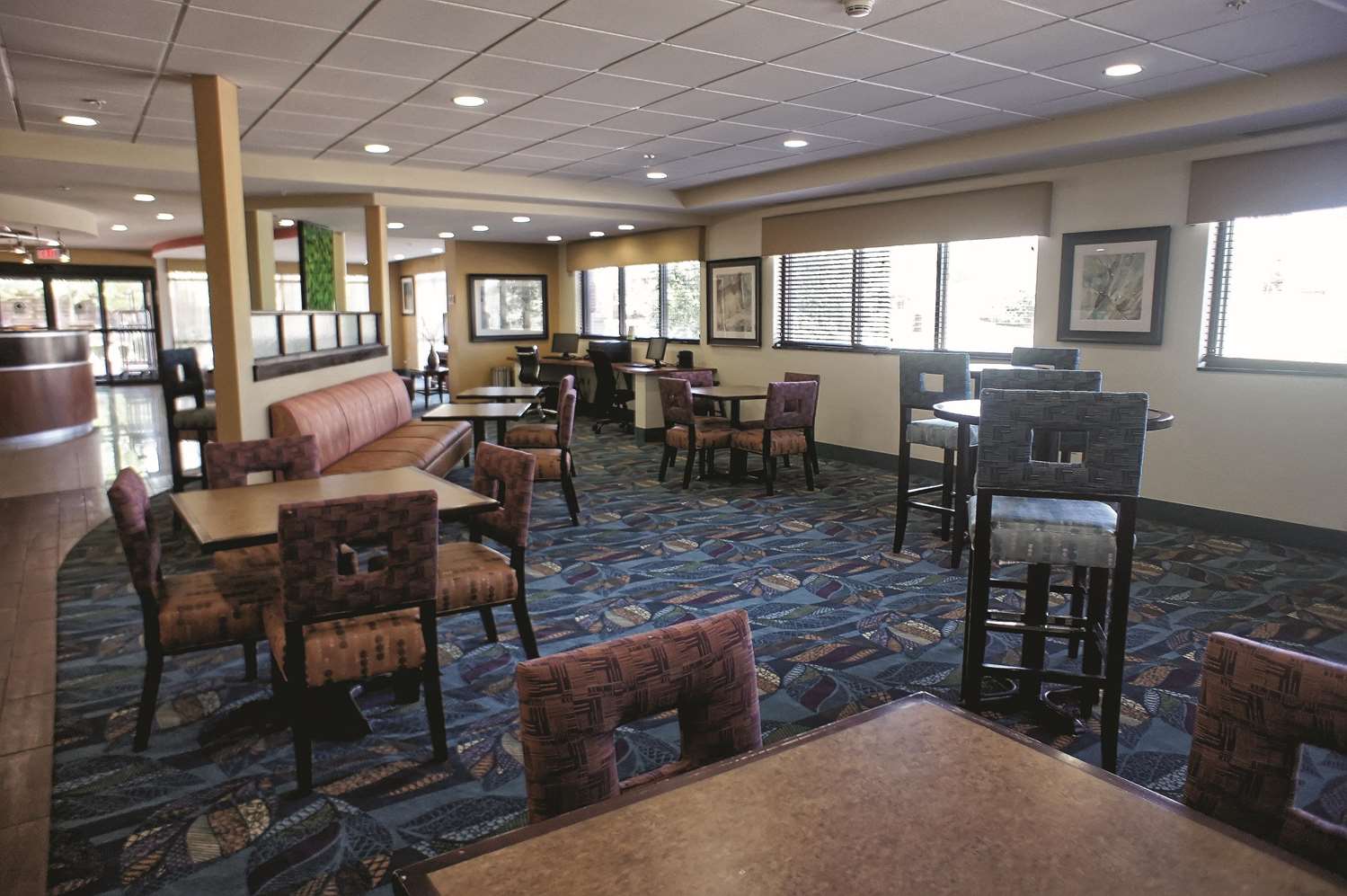 La Quinta Inn and Suites by Wyndham Edmond 21/29