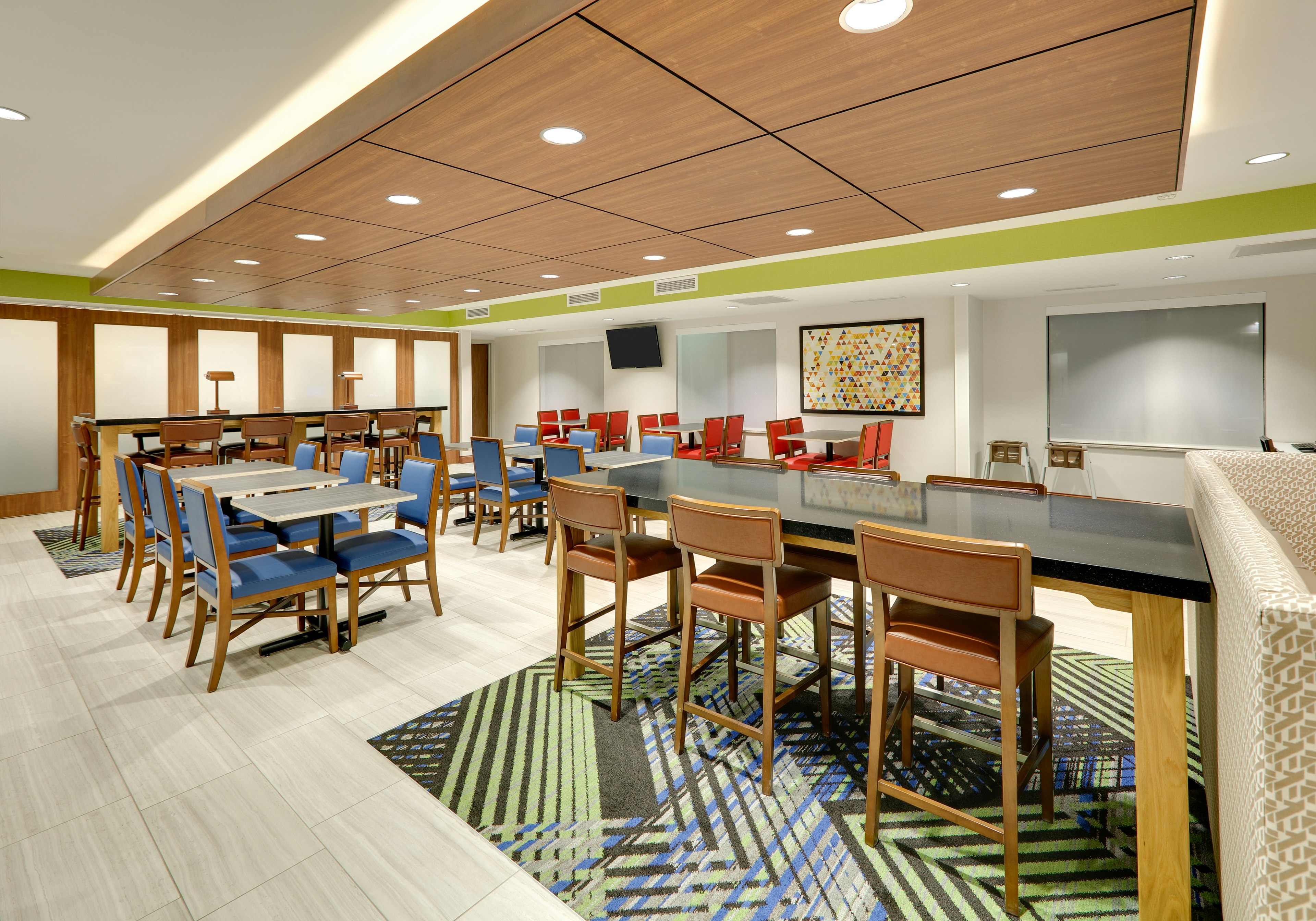 Holiday Inn Express Hotel And Suites Mitchell 52/67