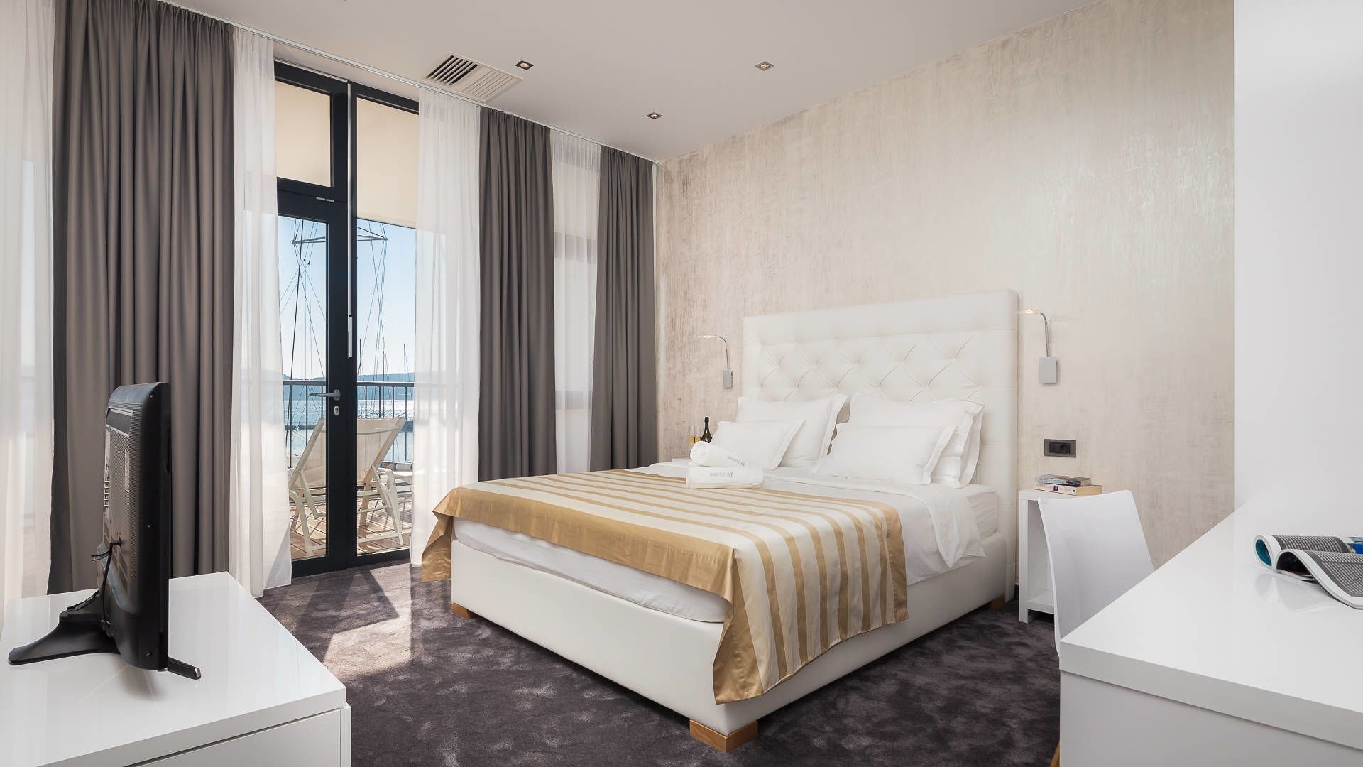 Studio, Sea View