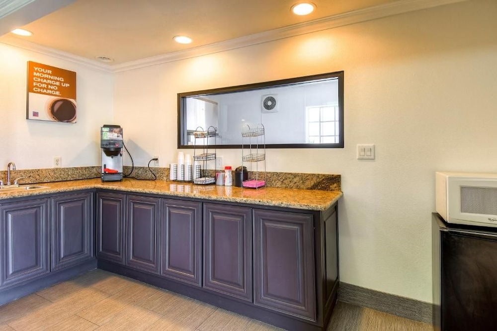 Motel6 Menifee, CA 18/71