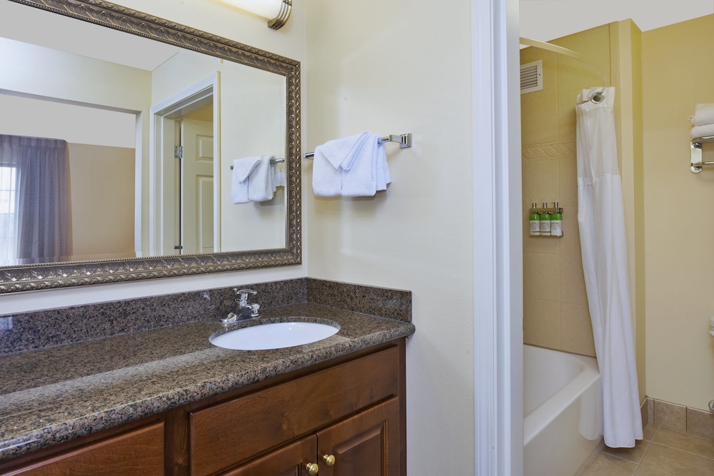 Staybridge Suites Lansing-Okemos 21/84