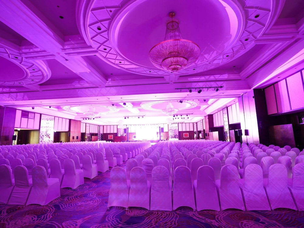 Movenpick Grand Al Bustan Dubai 12/64