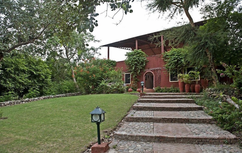 WelcomHeritage Maharani Bagh Orchard Retreat 16/47