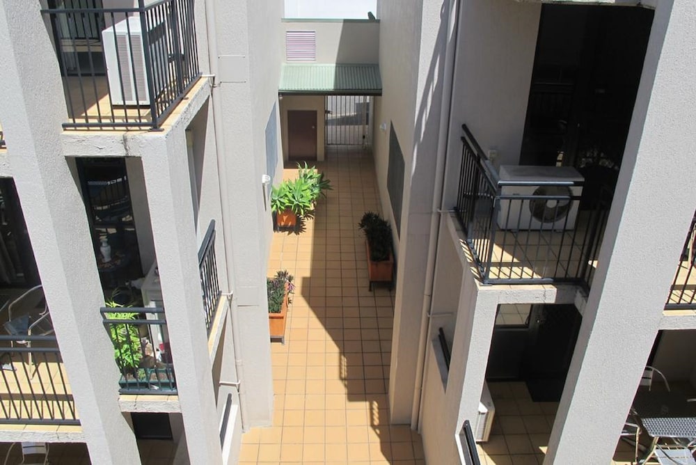 Spring Hill Mews Apartments 4/70