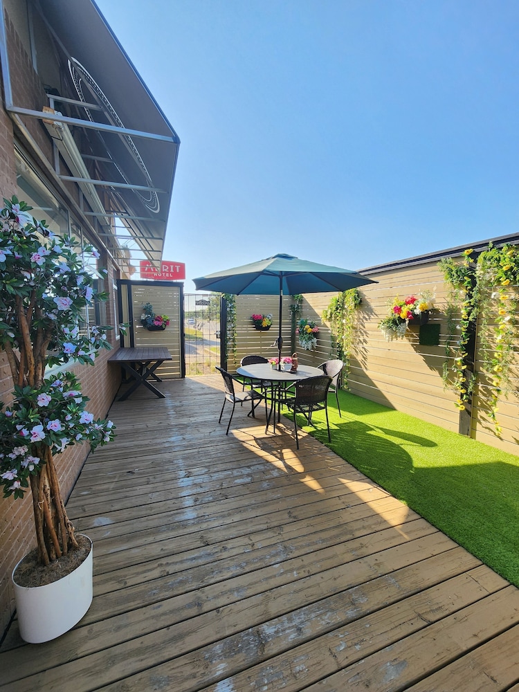 Merit Hotel And Suites 59/66