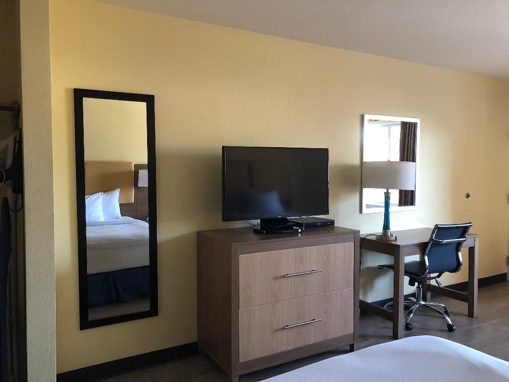 Days Inn by Wyndham Hayward Airport 6/9