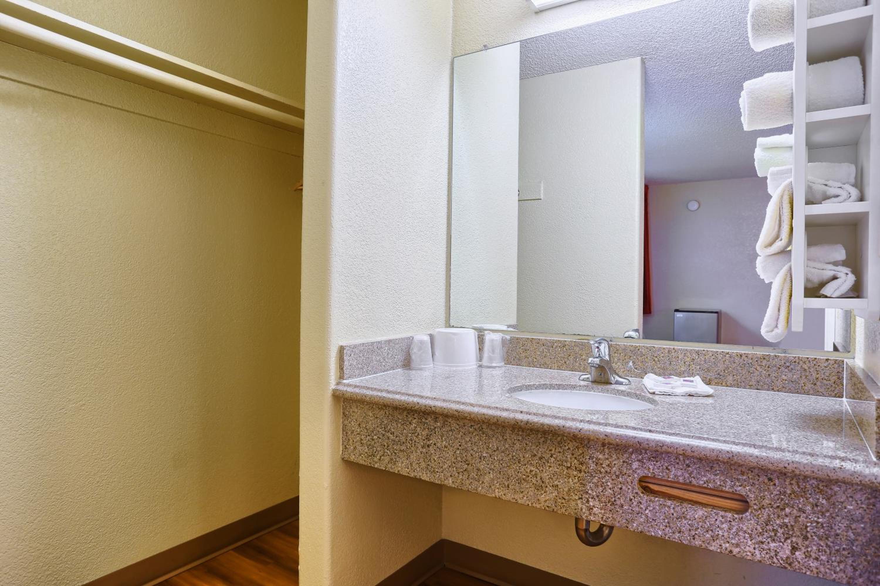 Cathedral Hill Hotel 42/43