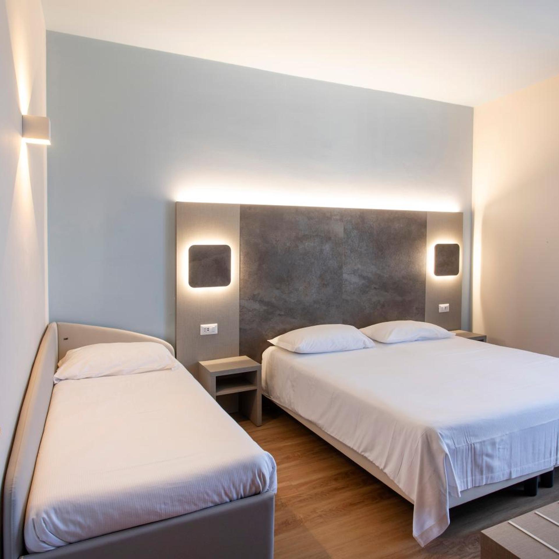 ROOM, TRIPLE
