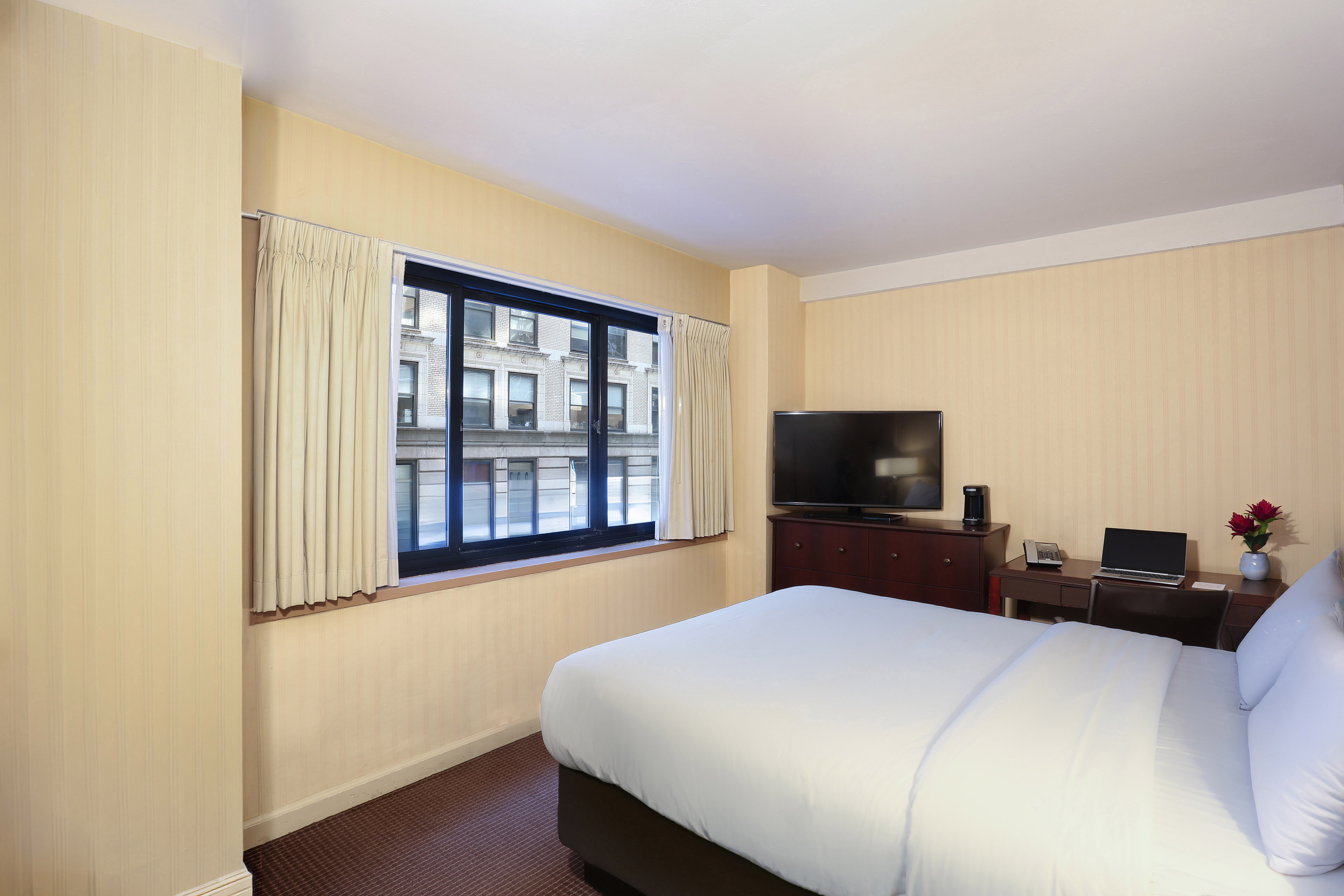 Crowne Plaza Manhattan Times Square by IHG 34/90