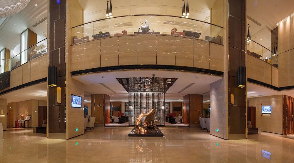 Howard Johnson by Wyndham Jinyi Hotel Chongqing 10/19