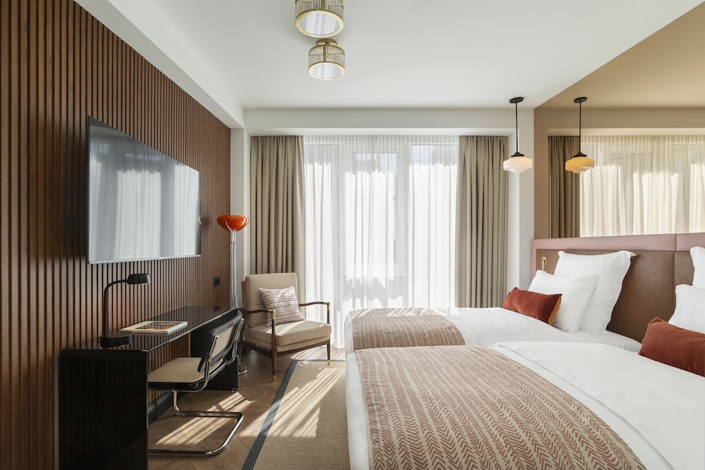 Standard Twin Room: