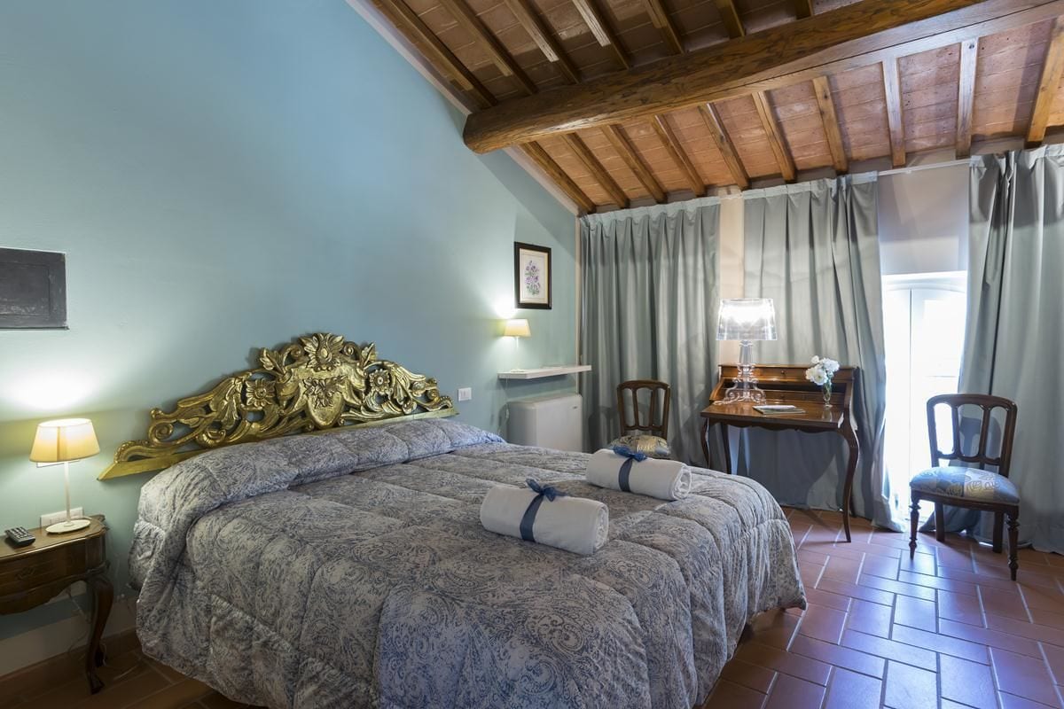 ROOM, QUEEN BED