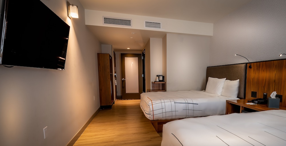 La Quinta Inn Suites By Wyndham Times Square South 14/60