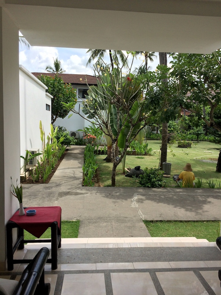 Legong Keraton Beach Hotel 45/70
