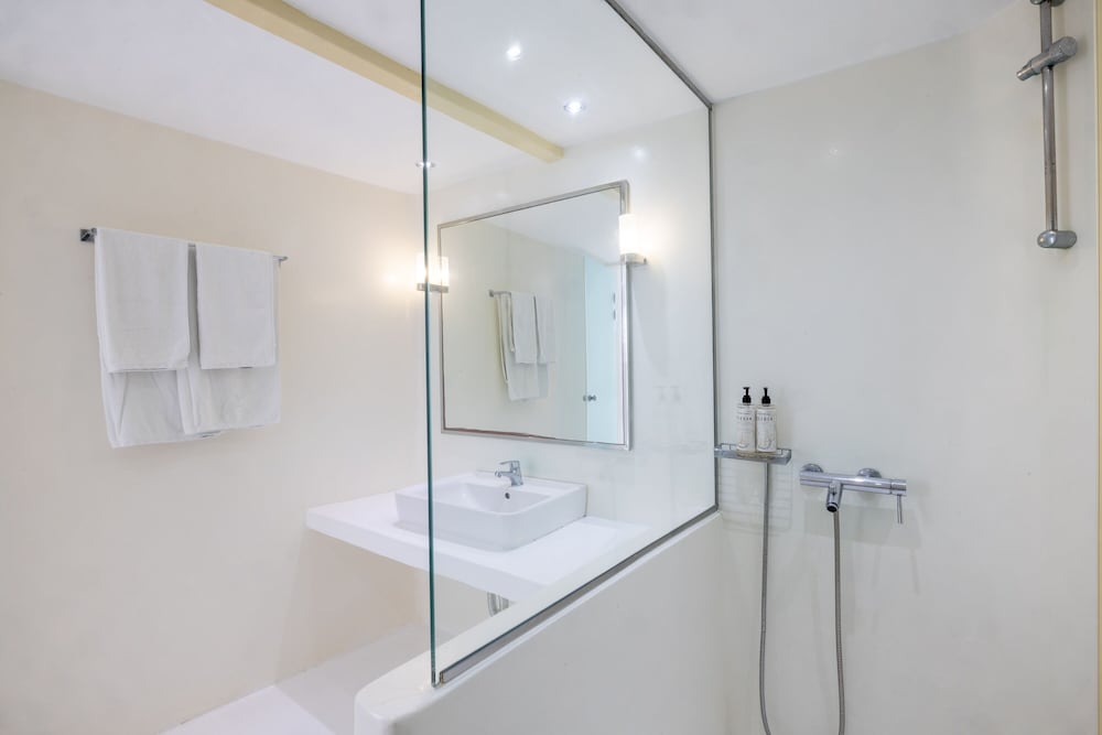 DREAMS LUXURY SUITES 49/50