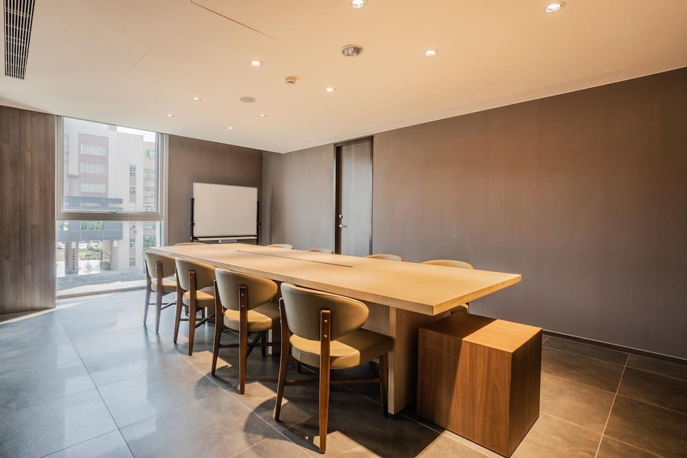 Jin Shi Hu Hotel 28/35