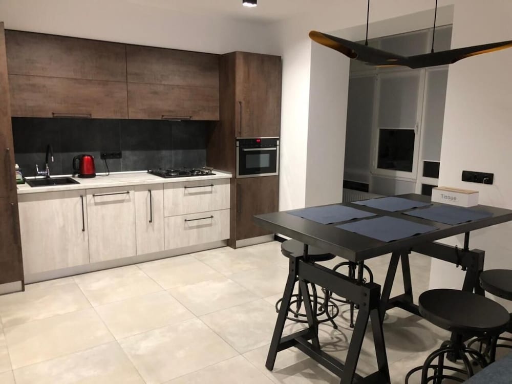 Park Regis Concierge Apartments 35/41