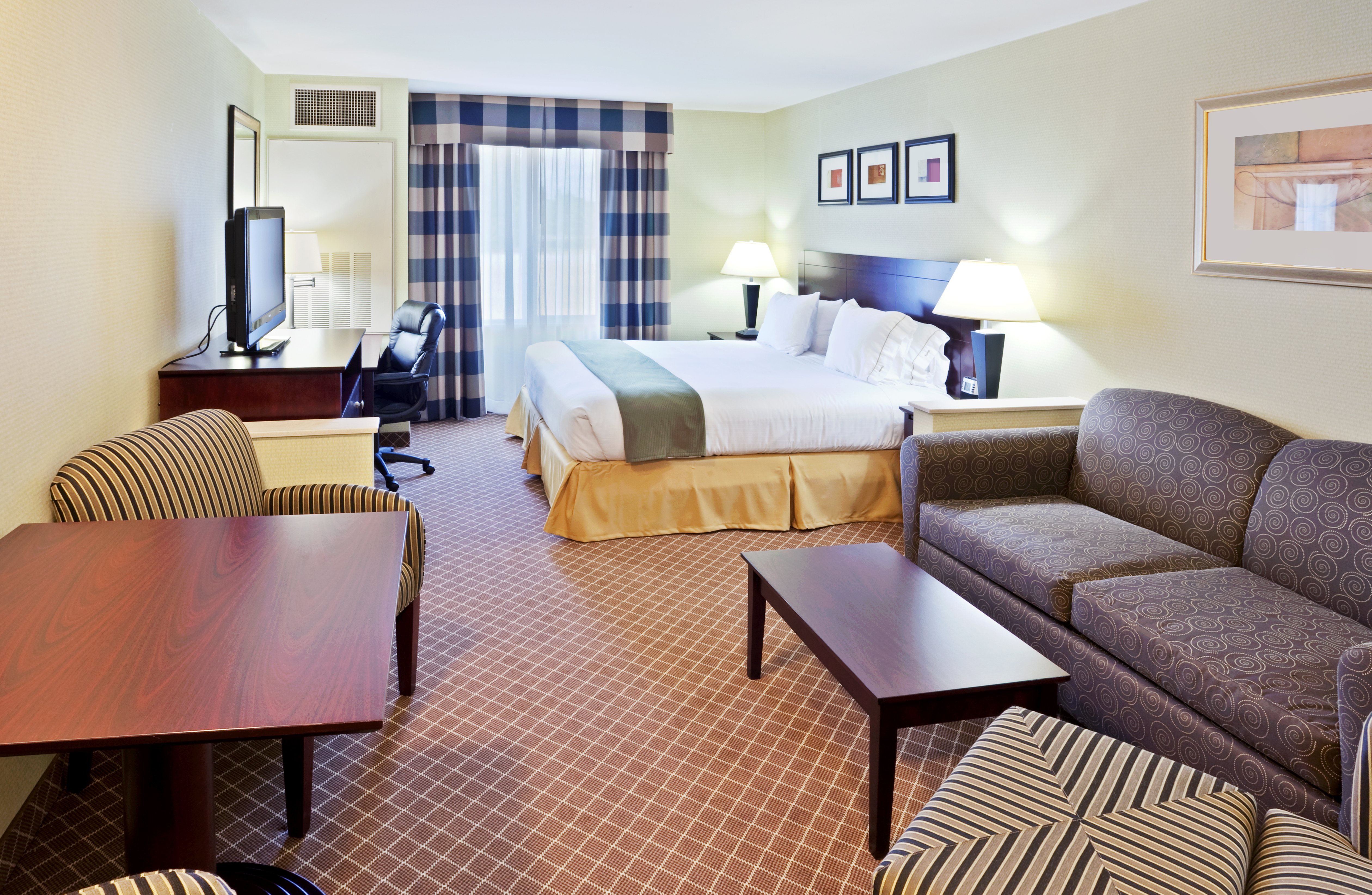 Holiday Inn Express Hotel and Suites Chehalis-Centralia 43/67