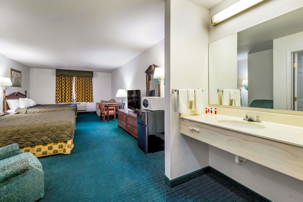 Travelodge by Wyndham Decatur TX 17/39