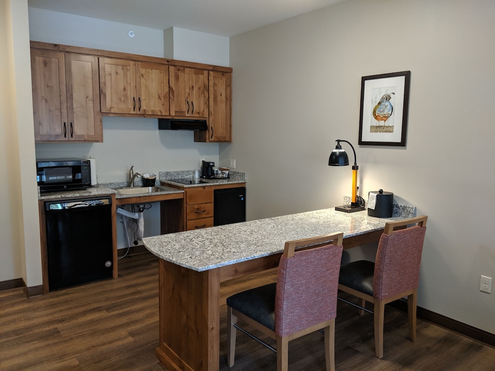 GrandStay Hotel & Suites Sisters 22/33